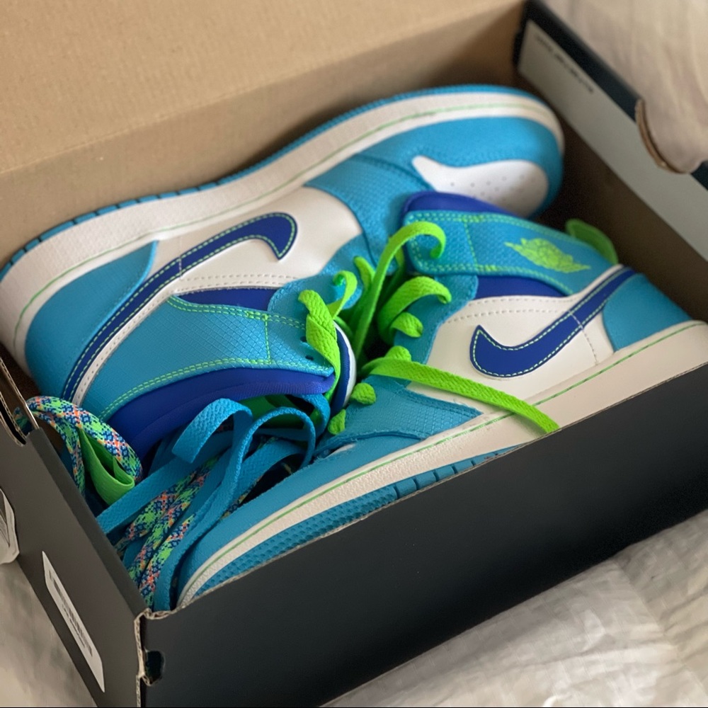 NIKE Air Jordan 1
